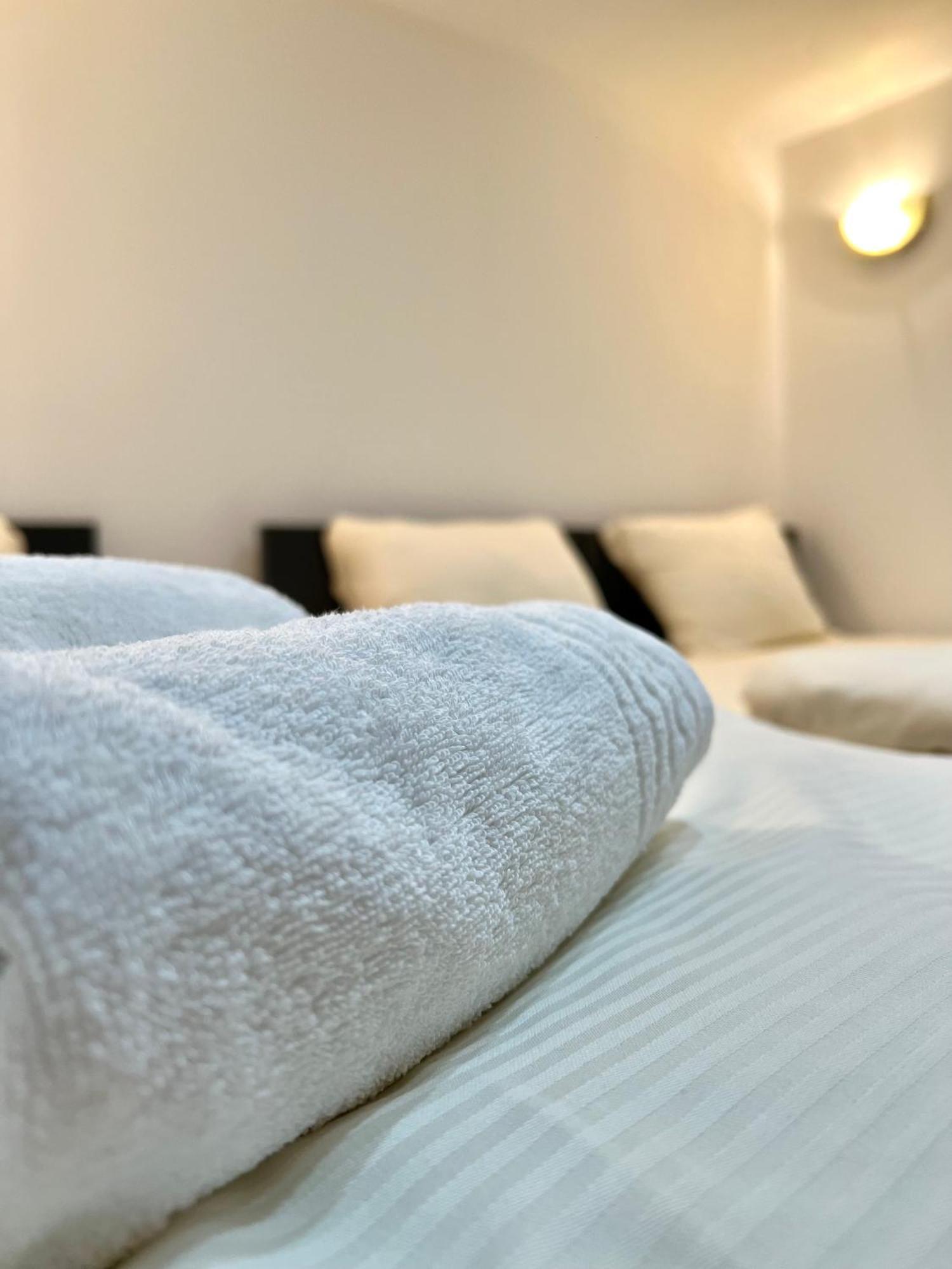 מוסטר Gray Harmony Rooms מראה חיצוני תמונה